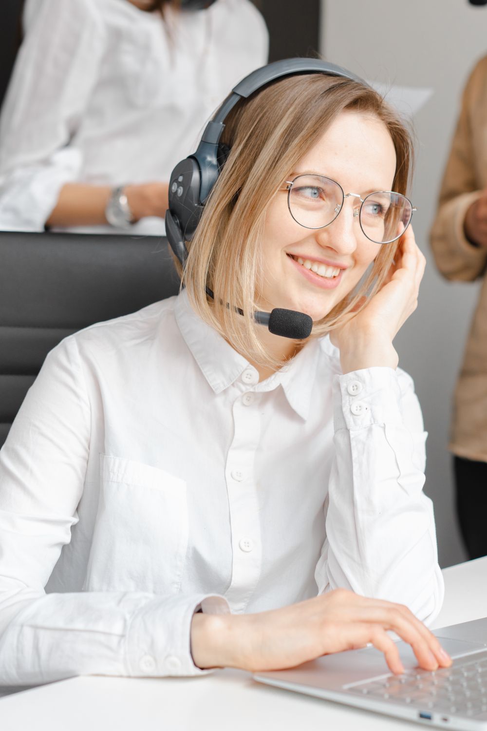 Alba Connect Solution customer service agents at work